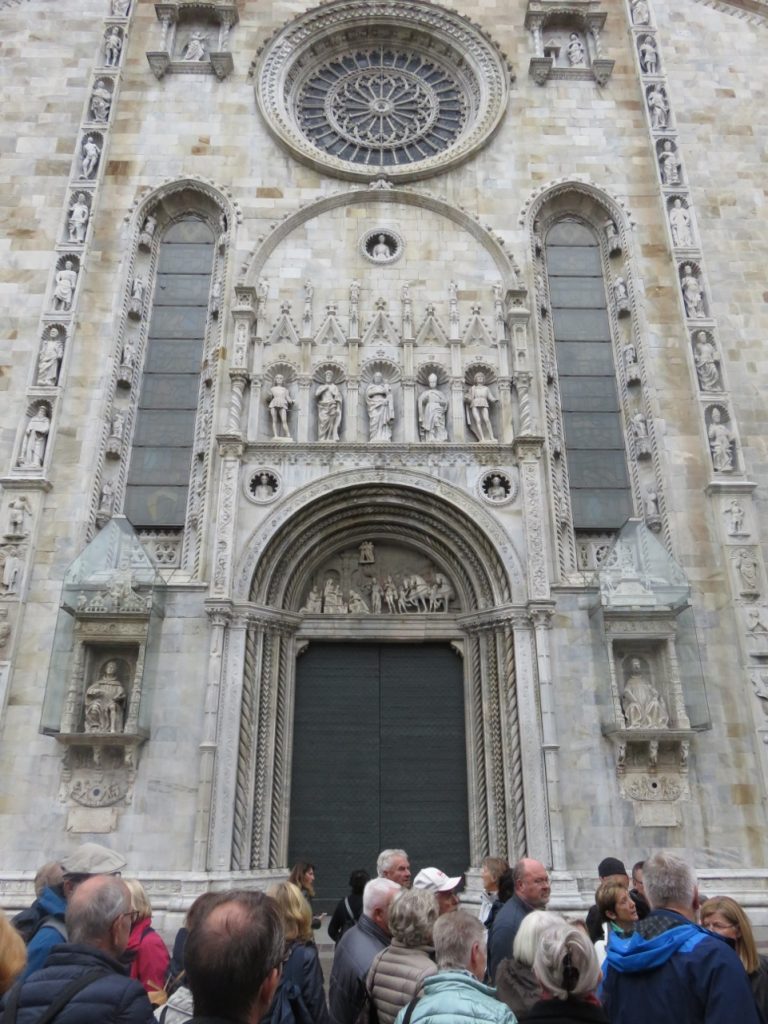 Eingangsportal der Kathedrale von Como